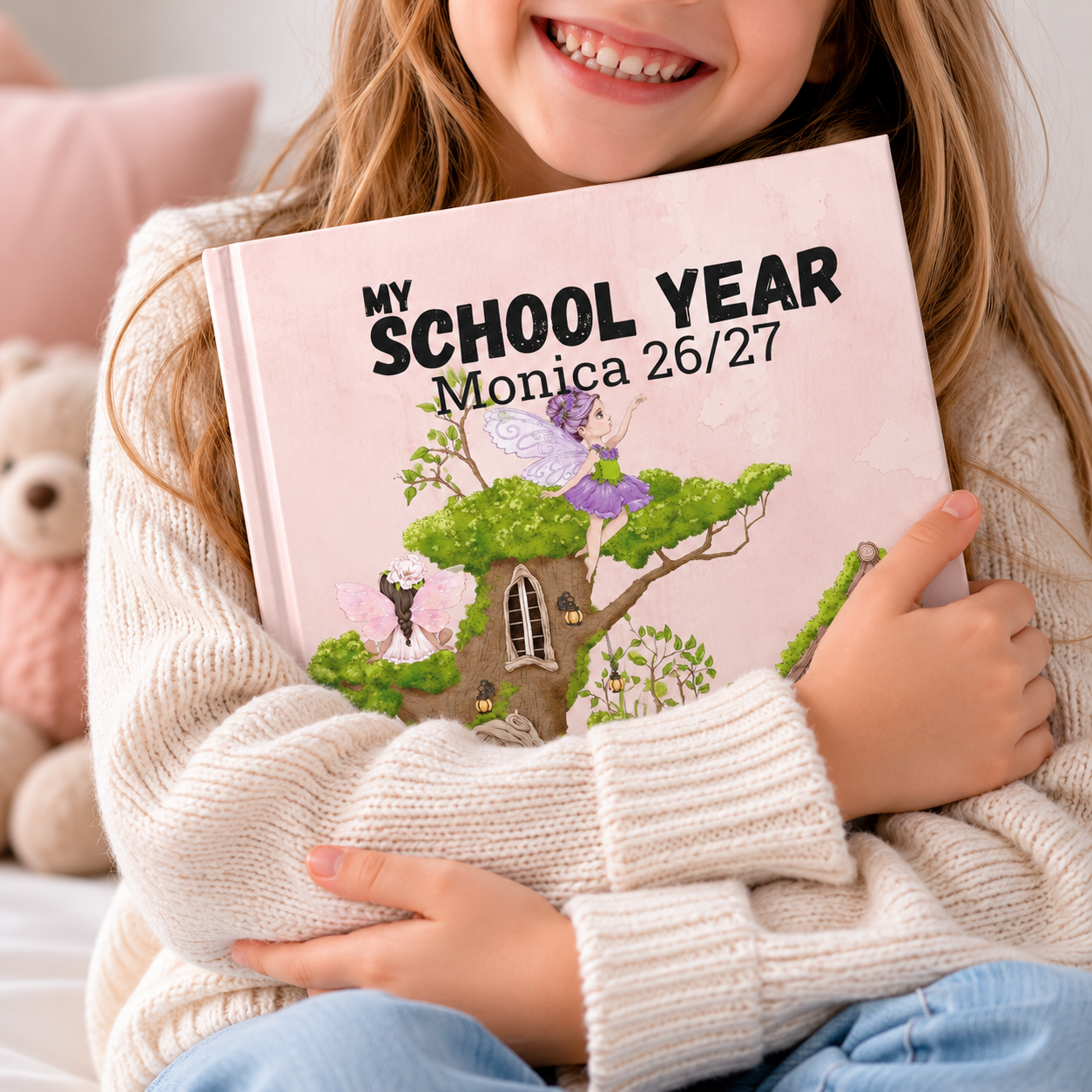 Personlig Skoleårsbog med Alver og Eventyr – Unikt Hardcover Minde med Navn og År